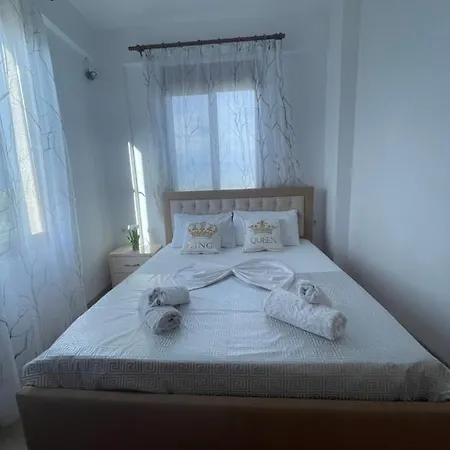 Hena Sarandë